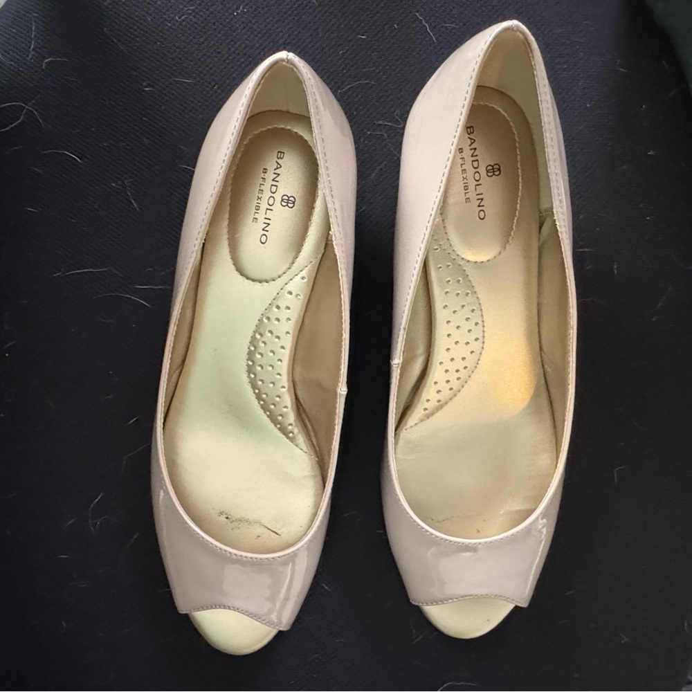 Bandolino Women's Beige Peep Toe Heels